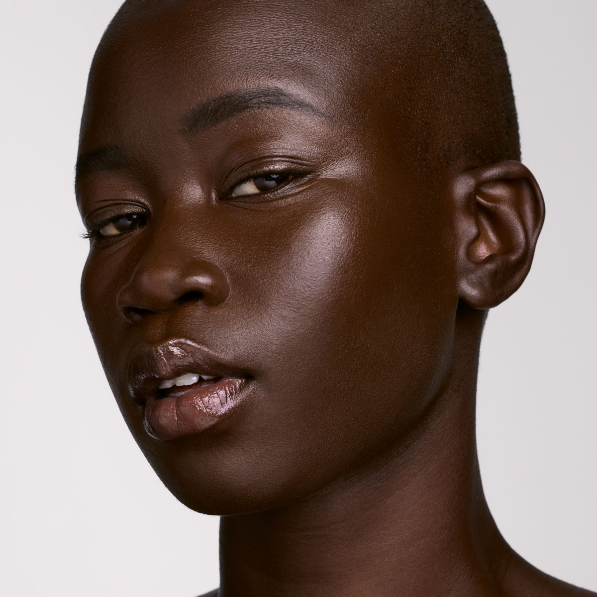 SOFT'LIT NATURALLY LUMINOUS LONGWEAR FOUNDATION (BASE DE MAQUILLAJE PARA ROSTRO)